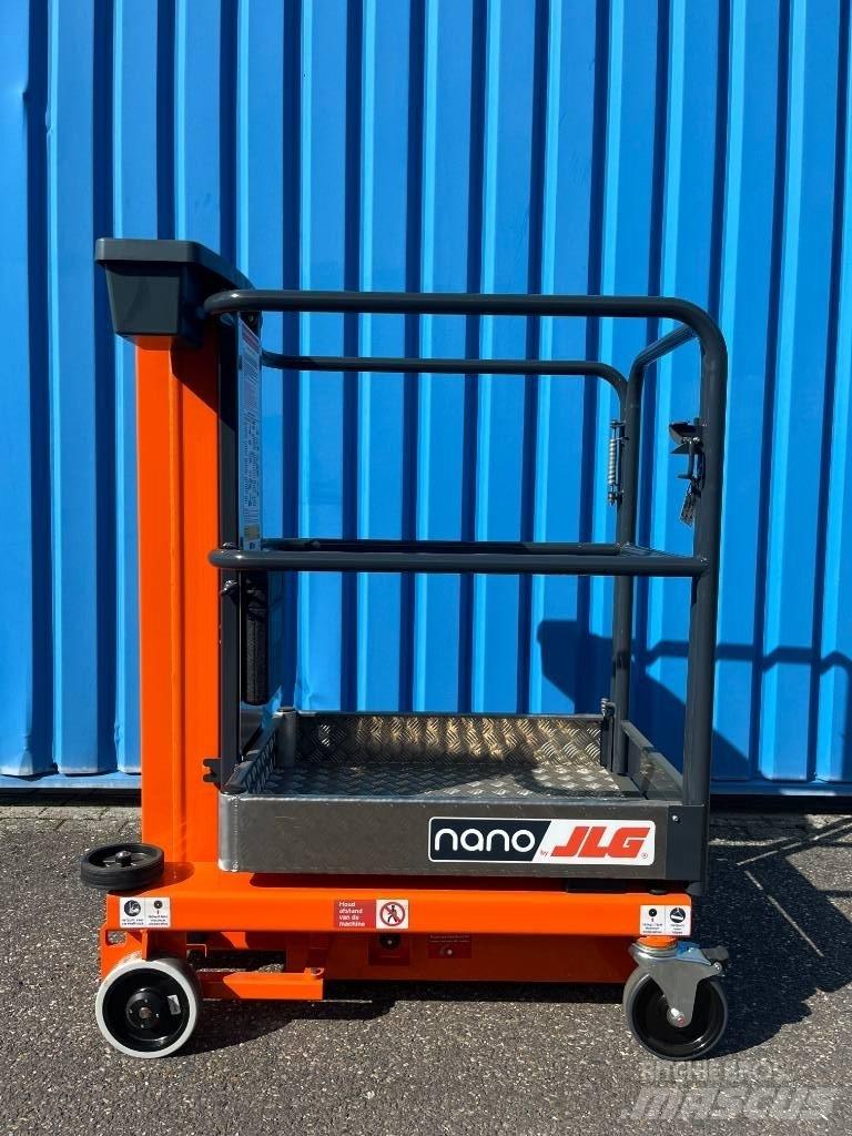 JLG Nano Vertikalūs stiebiniai keltuvai