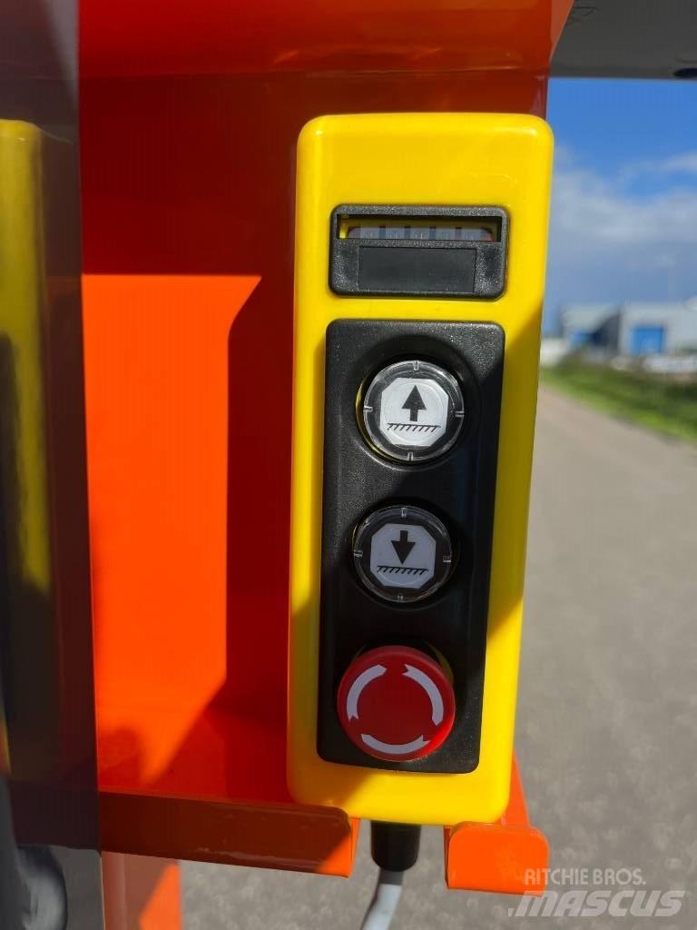 JLG Nano Vertikalūs stiebiniai keltuvai