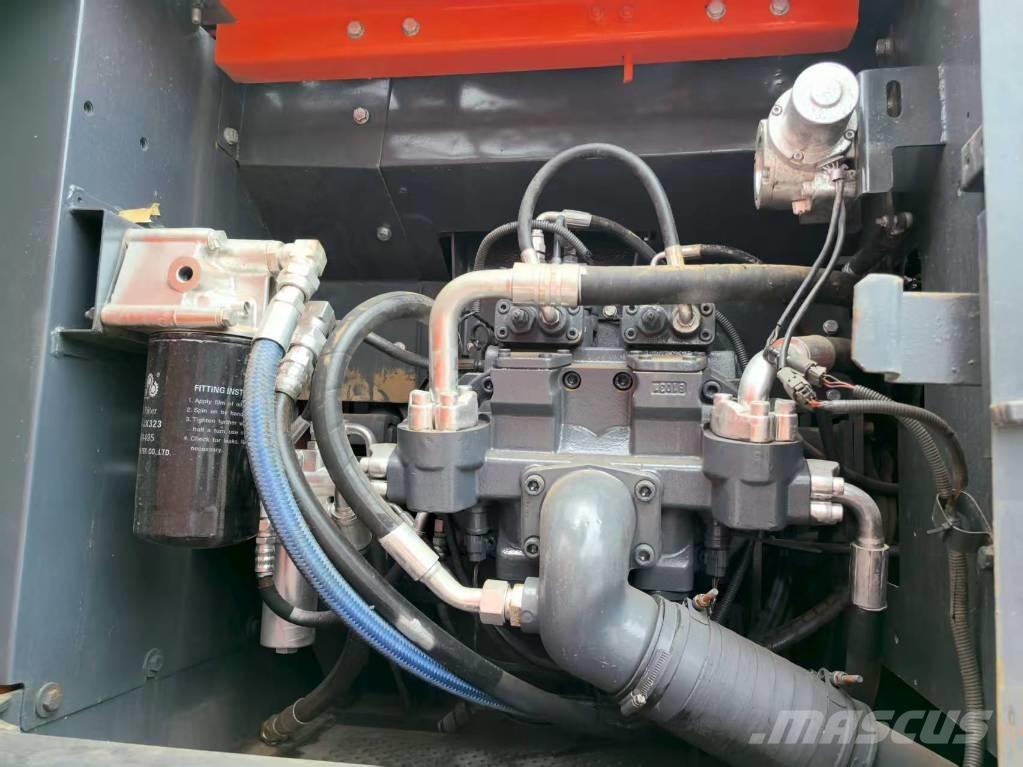 Hitachi ZX 240 HG Vikšriniai ekskavatoriai