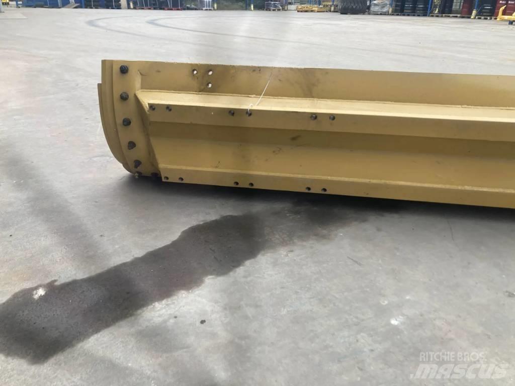 CAT 140M2 Moldboard Vikšrai, grandinės ir važiuoklės
