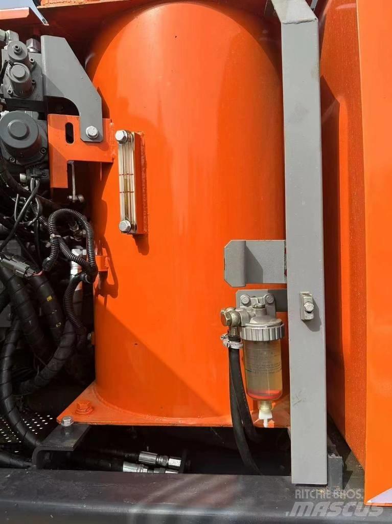 Hitachi 130 Vikšriniai ekskavatoriai