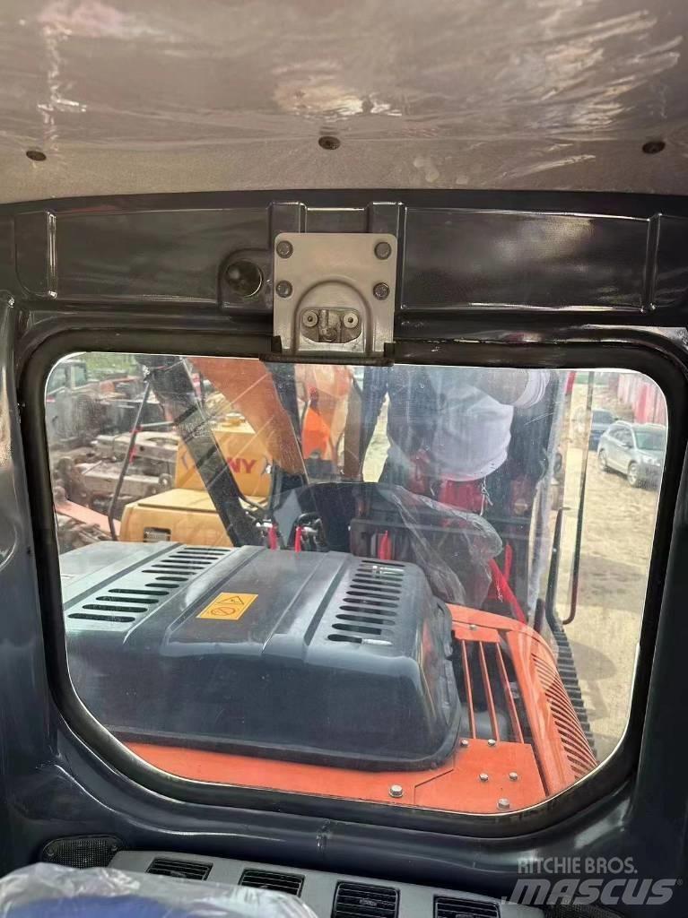 Hitachi 130 Vikšriniai ekskavatoriai