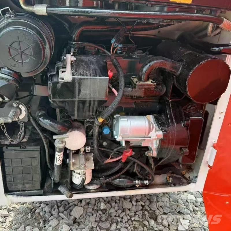 Bobcat s70 Krautuvai su šoniniu pasukimu