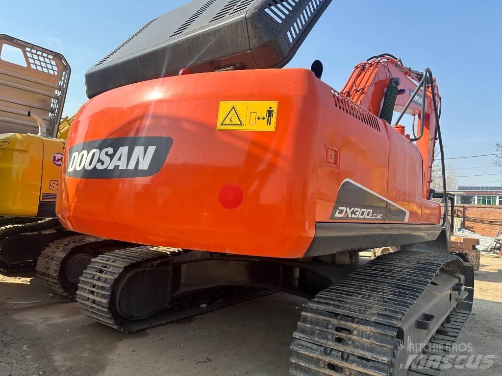 Doosan DX 300 Vikšriniai ekskavatoriai
