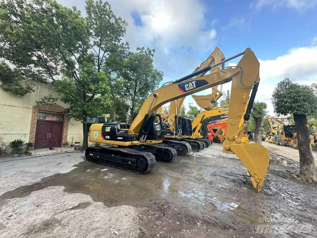 CAT 323 D Vikšriniai ekskavatoriai