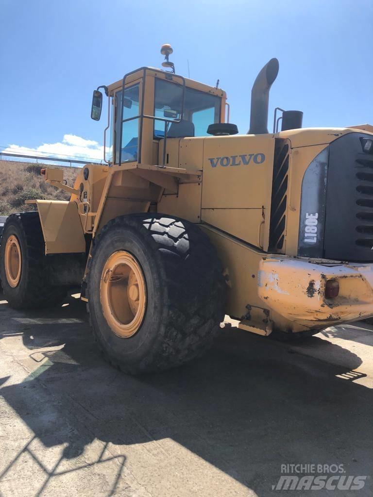 Volvo L 180 E Naudoti ratiniai krautuvai