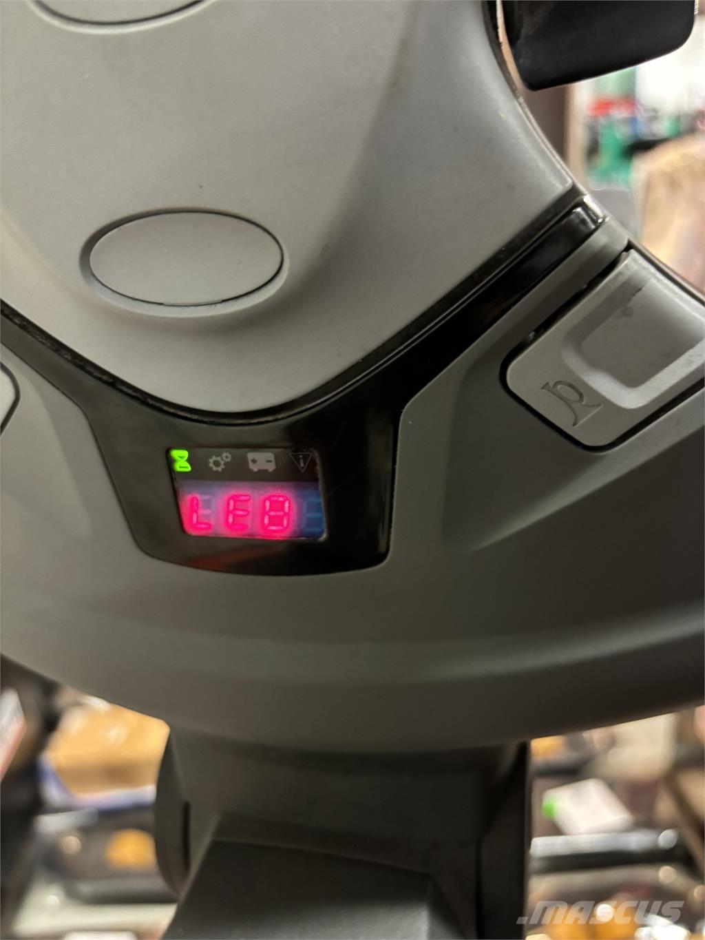 Toyota SWE120 Self propelled stackers