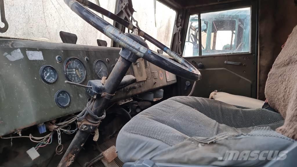 Kraz 255 B 6x6 Savivarčių priekabų vilkikai