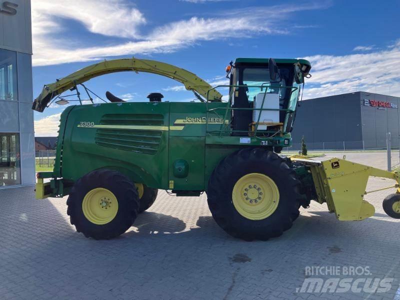 John Deere 7300 Pašarų ruošimo technika