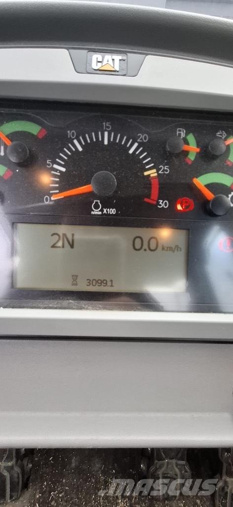 CAT 962 M Naudoti ratiniai krautuvai