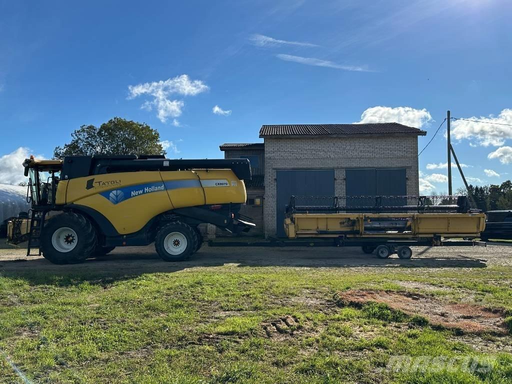 New Holland CX 8070 Combine harvesters