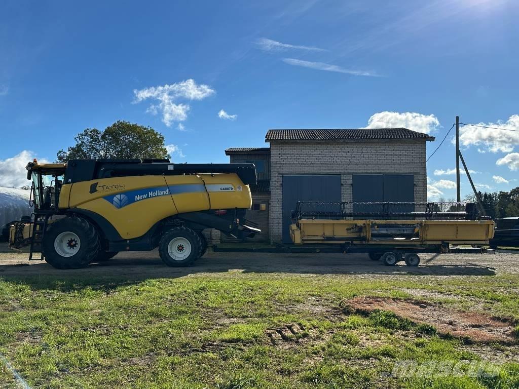 New Holland CX 8070 Combine harvesters