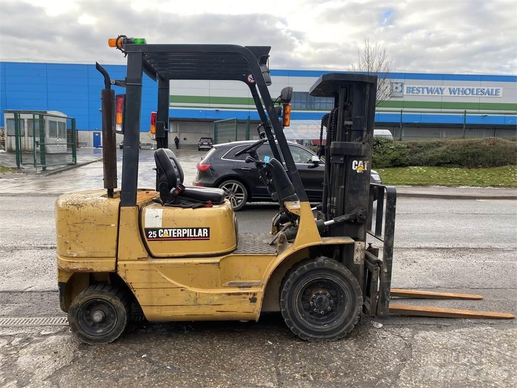CAT DP25K Dyzeliniai krautuvai