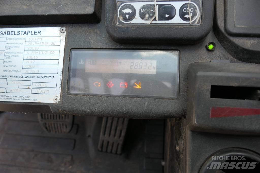 Toyota 02-8 FGF 30 LPG (dujiniai) krautuvai