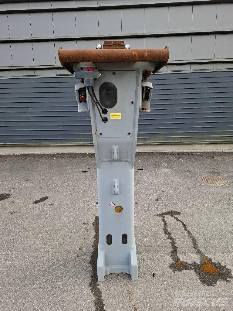Epiroc EC 155CL Hidrauliniai kūjai / Trupintuvai