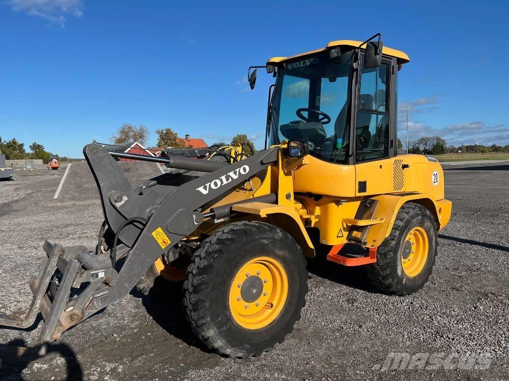 Volvo L 30 G Naudoti ratiniai krautuvai