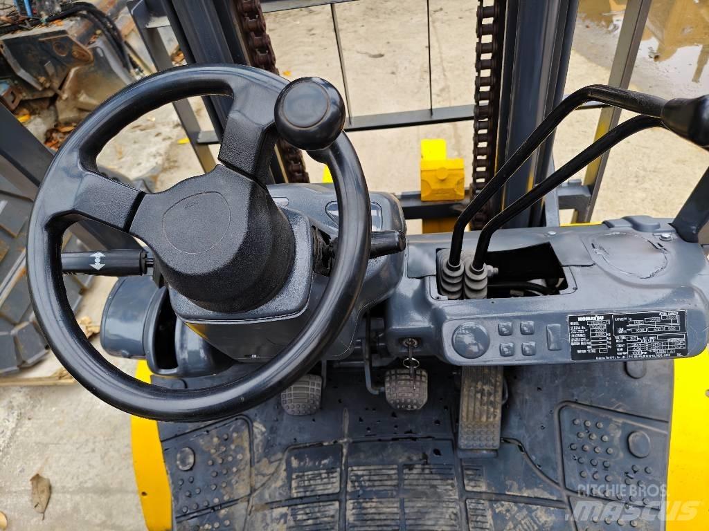 Komatsu 30 Dyzeliniai krautuvai