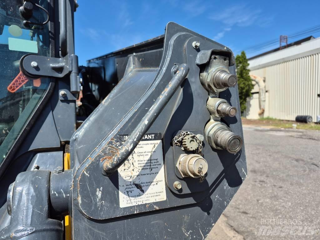 John Deere 331G Krautuvai su šoniniu pasukimu