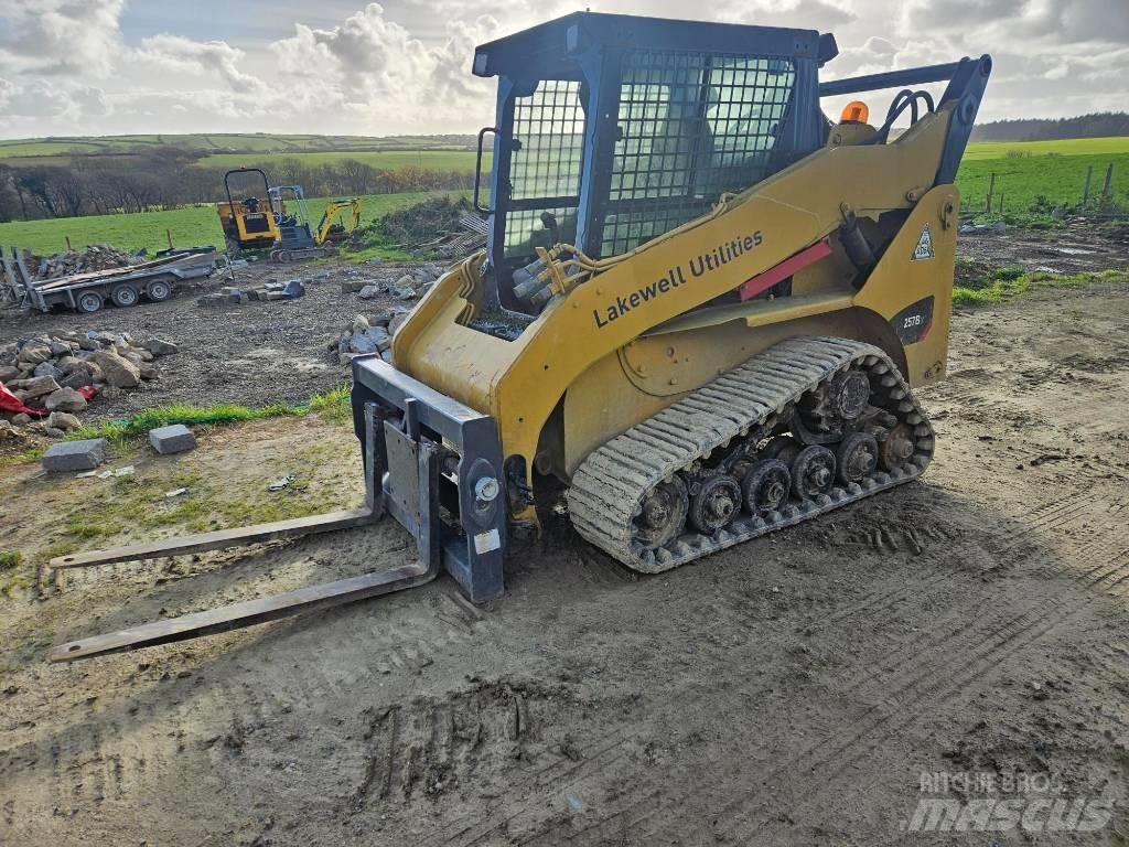 CAT 257 B 3 Krautuvai su šoniniu pasukimu