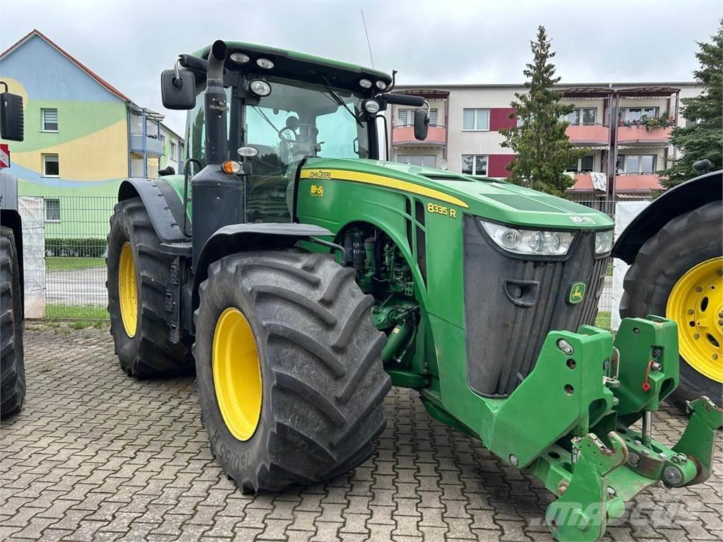 John Deere 8335R Traktoriai