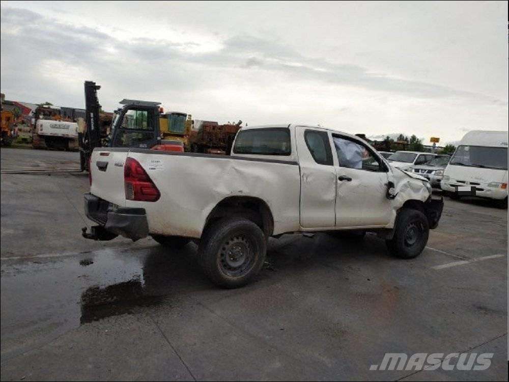 Toyota Hilux 5 Pikapai / Bortiniai sunkvežimiai