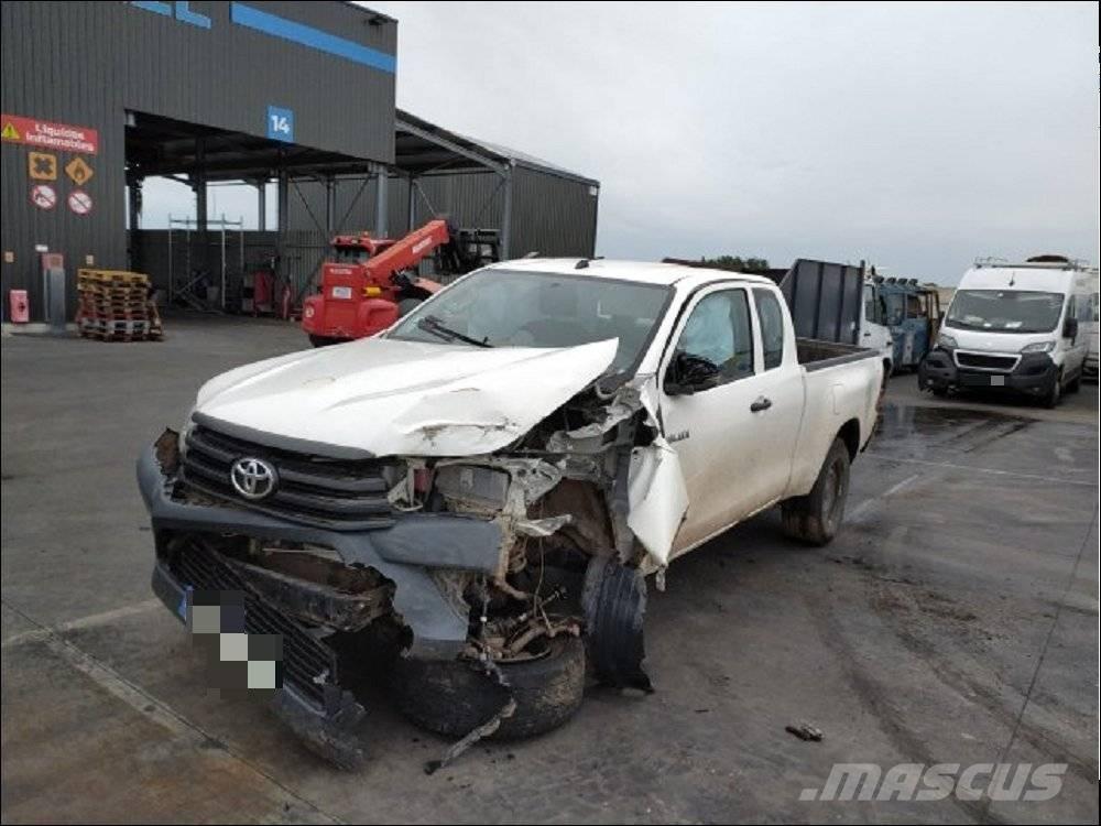 Toyota Hilux 5 Pikapai / Bortiniai sunkvežimiai