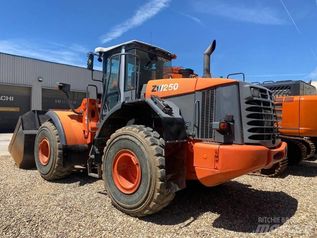Hitachi ZW 250 Naudoti ratiniai krautuvai