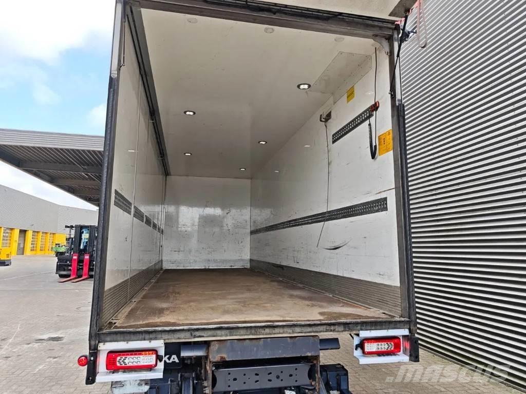 Volvo FM 340 4x2 Sunkvežimiai su dengtu kėbulu