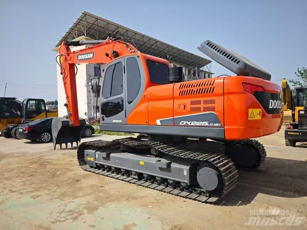 Doosan DX 225 LC Vikšriniai ekskavatoriai