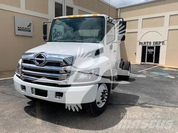 Hino L7 Savivarčių priekabų vilkikai