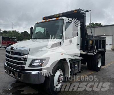 Hino L7 Savivarčių priekabų vilkikai