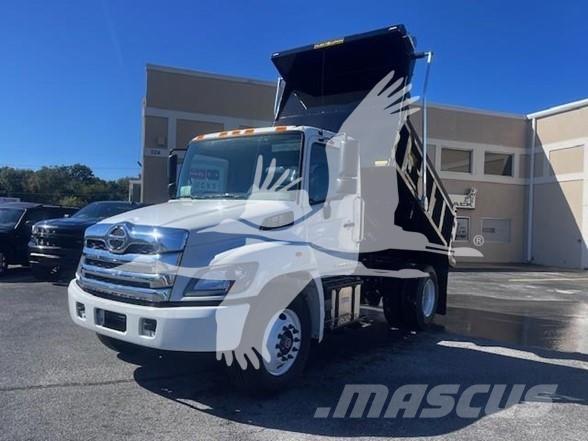 Hino L7 Savivarčių priekabų vilkikai