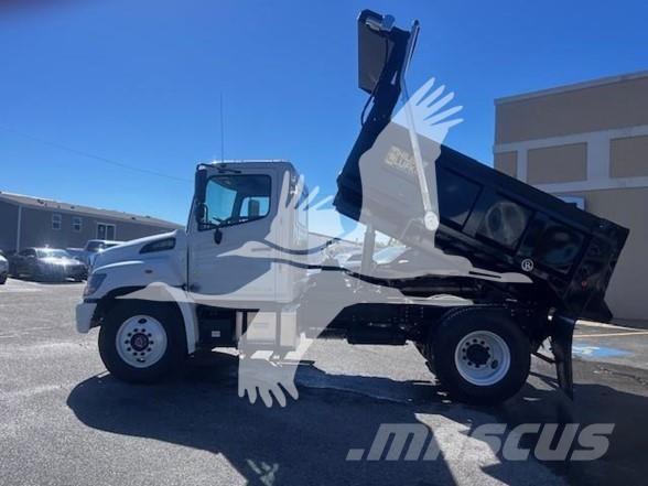 Hino L7 Savivarčių priekabų vilkikai