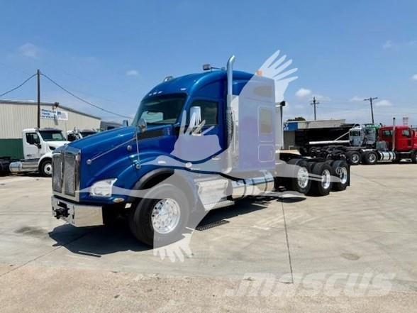 Kenworth T880 Naudoti vilkikai