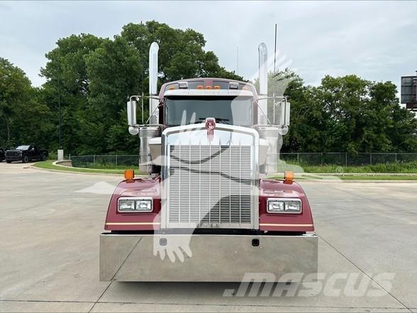 Kenworth W900L Naudoti vilkikai