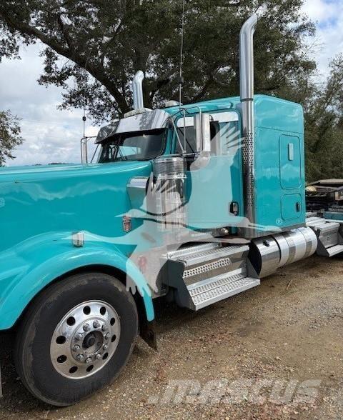 Kenworth W900L Naudoti vilkikai