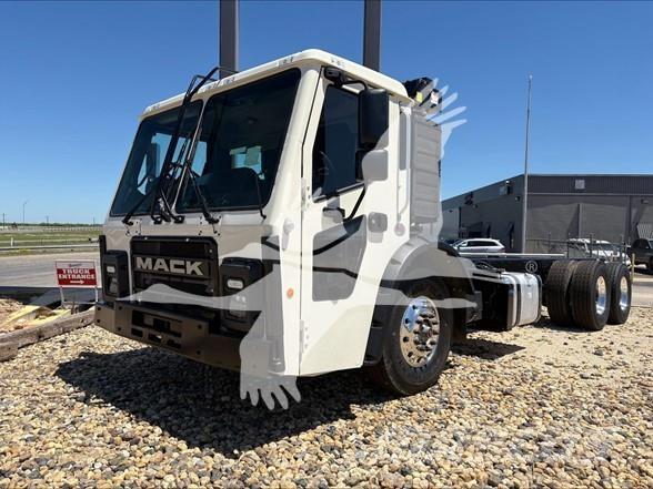 Mack LR64R Važiuoklė su kabina