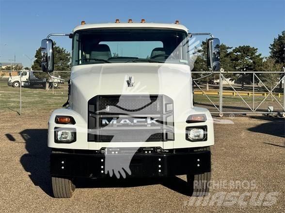 Mack MD6 Važiuoklė su kabina