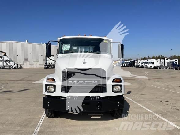 Mack MD6 Statyba - Kita