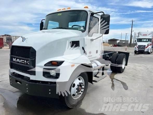 Mack MD6 Savivarčių priekabų vilkikai