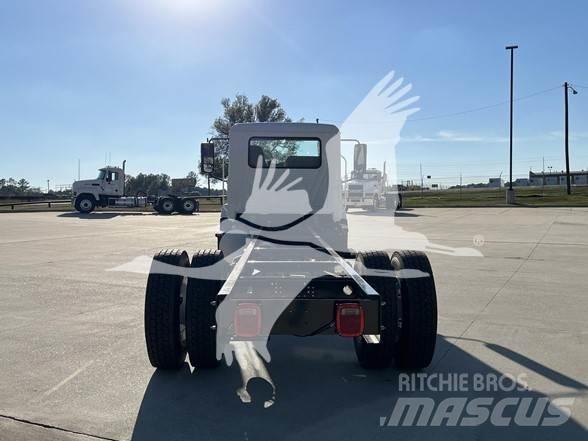 Mack MD6 Važiuoklė su kabina