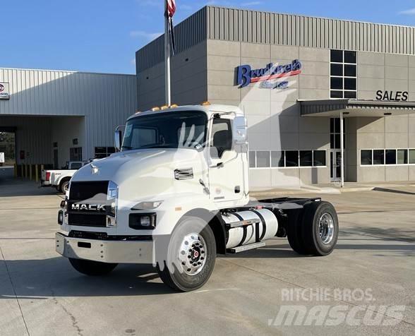 Mack MD6 Savivarčių priekabų vilkikai