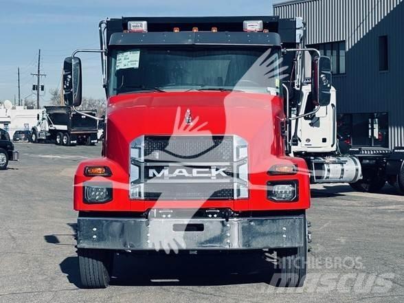 Mack MD6 Savivarčių priekabų vilkikai