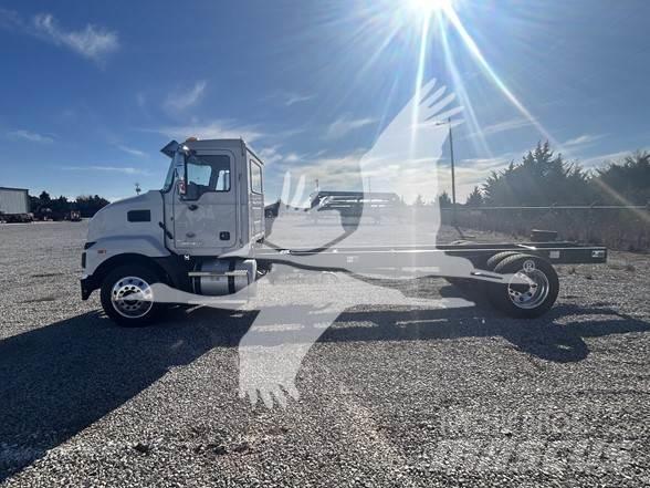 Mack MD6 Važiuoklė su kabina