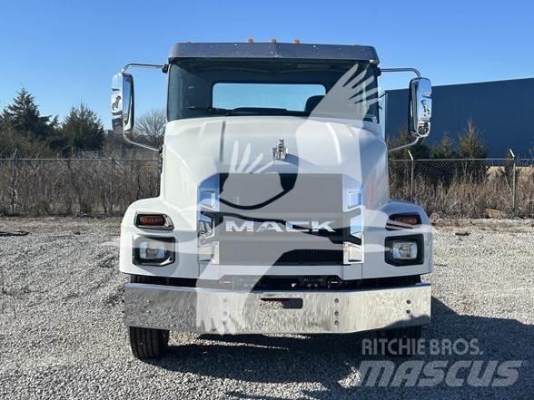Mack MD6 Važiuoklė su kabina