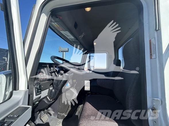 Mack MD6 Savivarčių priekabų vilkikai