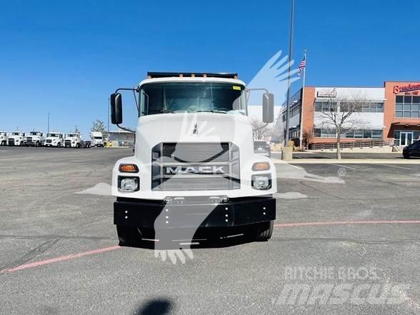 Mack MD6 Savivarčių priekabų vilkikai