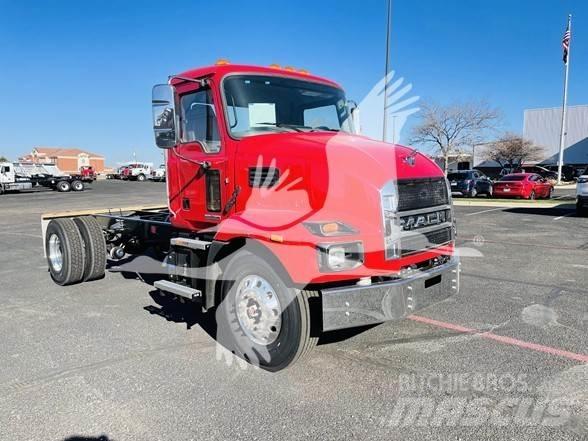 Mack MD6 Važiuoklė su kabina