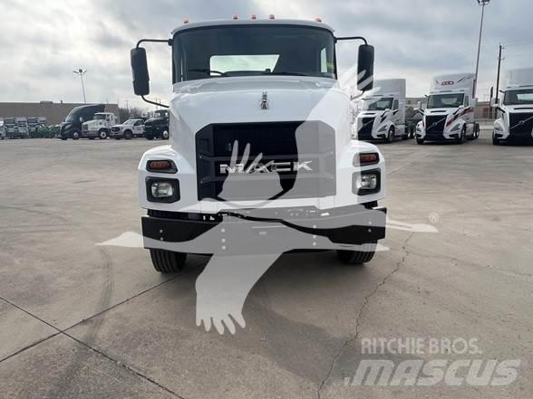 Mack MD6 Važiuoklė su kabina