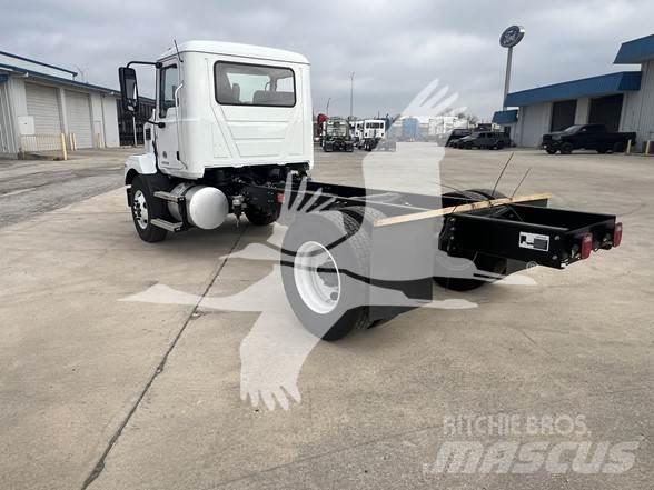 Mack MD6 Važiuoklė su kabina